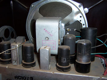 [RCA Victor 9-X-571 interior]